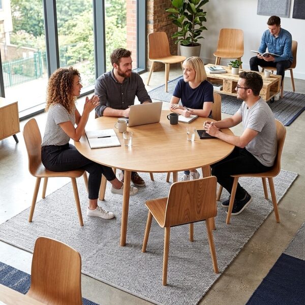 <h3>Nordic Meeting Chair with Wooden Legs